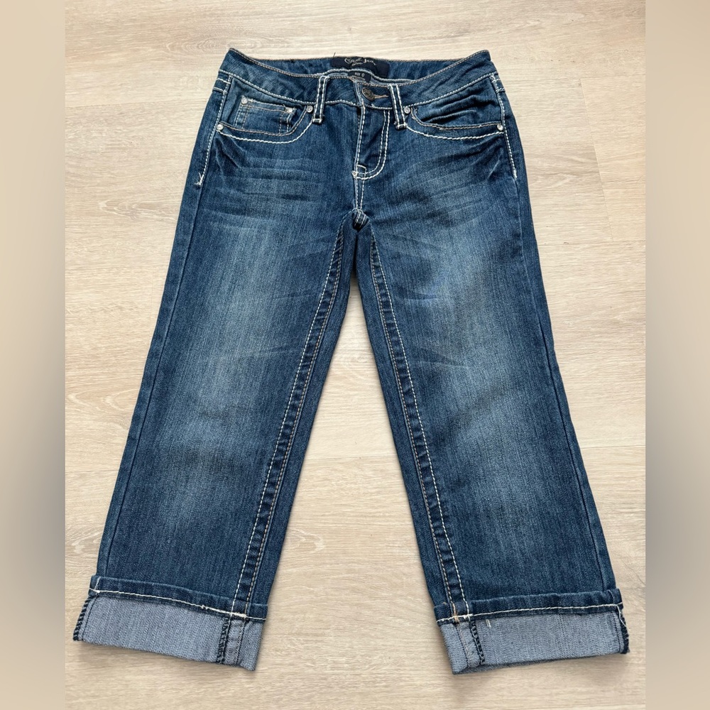 Earl jeans crop straight legs. Low rise. Excellent condition.